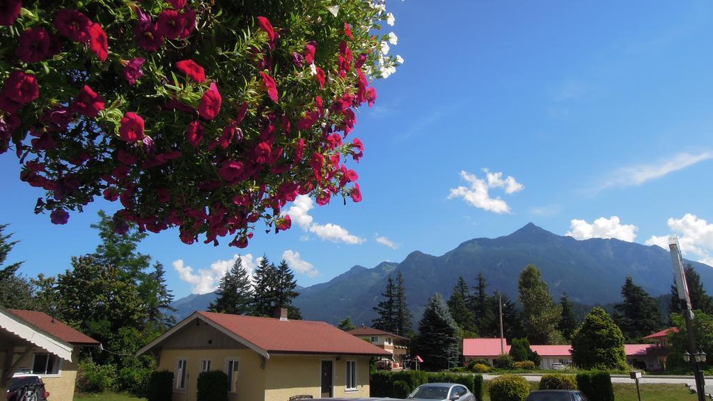 Swiss Chalets Motel Hope Zewnętrze zdjęcie
